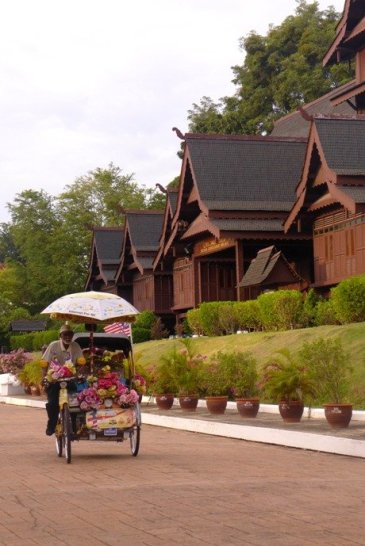 Melaka Sultanate Museum; Melaka local life; Melaka attractions; D.I.Y. Melaka walking tour; Dutch Square; Melaka River; Chicken and Rice Balls; St. Paul Hill; Red Buildings