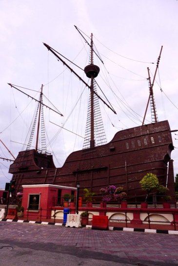 Melaka local life; Melaka attractions; D.I.Y. Melaka walking tour; Dutch Square; Melaka River; Chicken and Rice Balls; St. Paul Hill; Red Buildings