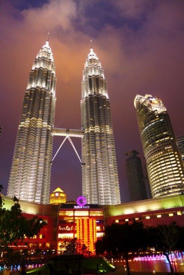 Kuala Lumpur one day itinerary; Kuala Lumpur D.I.Y. tour; Terminal Bersepadu Selatan; Merdeka Square; Petronas Twin Towers; KL travel blog
