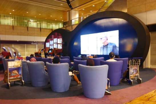 What to do in Singapore; Changi Airport Layover; Singapore Changi Airport Terminal 2; Sleeping in airports