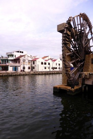 Melaka local life; Melaka attractions; D.I.Y. Melaka walking tour; Dutch Square; Melaka River; Chicken and Rice Balls; St. Paul Hill; Red Buildings